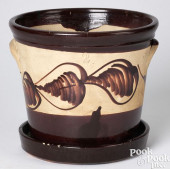 NEW YORK STONEWARE FLOWERPOT<b