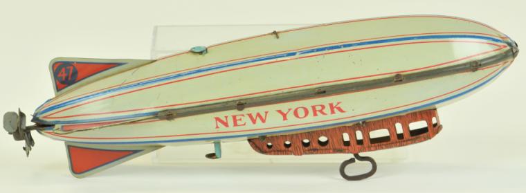 ''NEW YORK'' ZEPPELIN Strauss