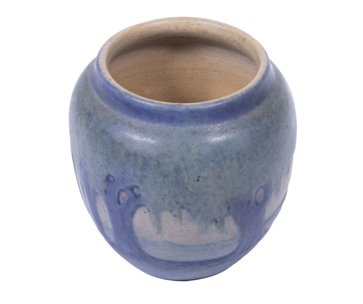 NEWCOMB COLLEGE VASE BY ANNA
