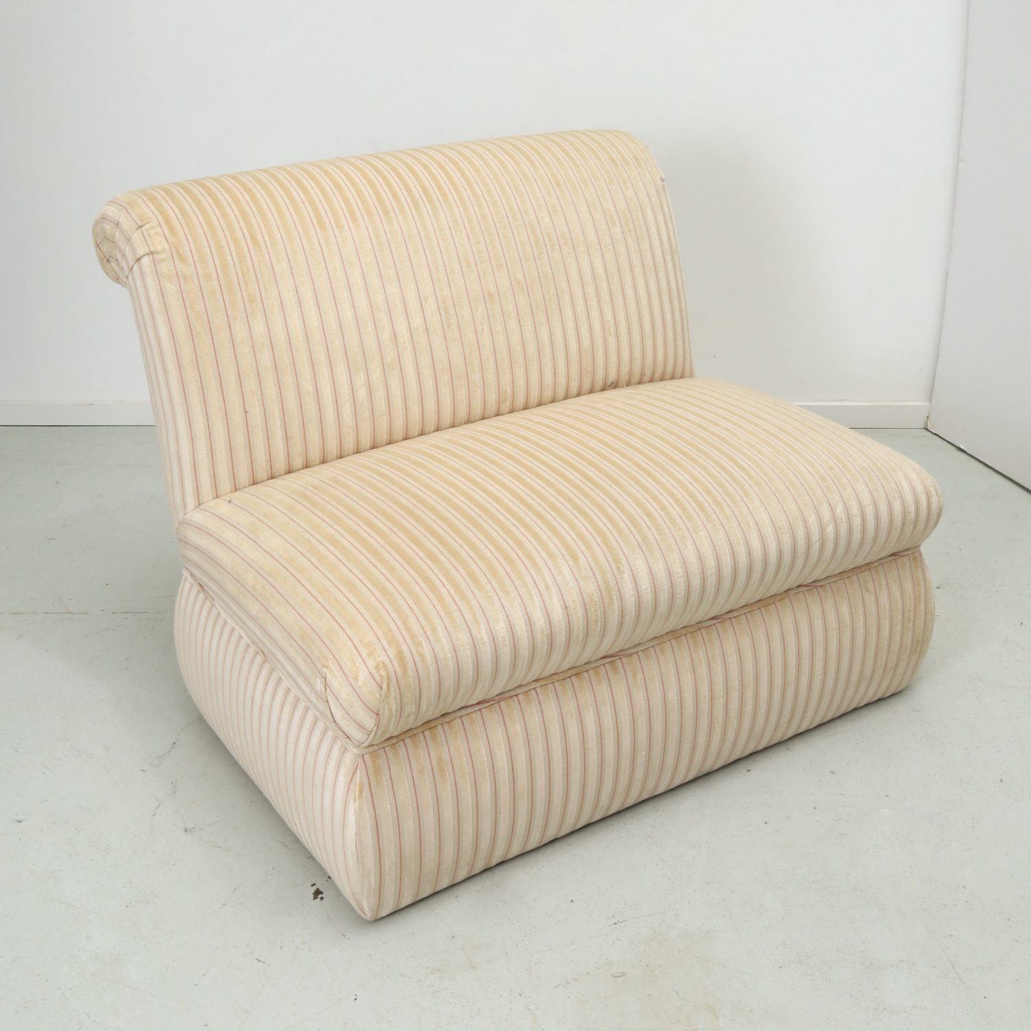 NICE CUSTOM UPHOLSTERED ARMLESS