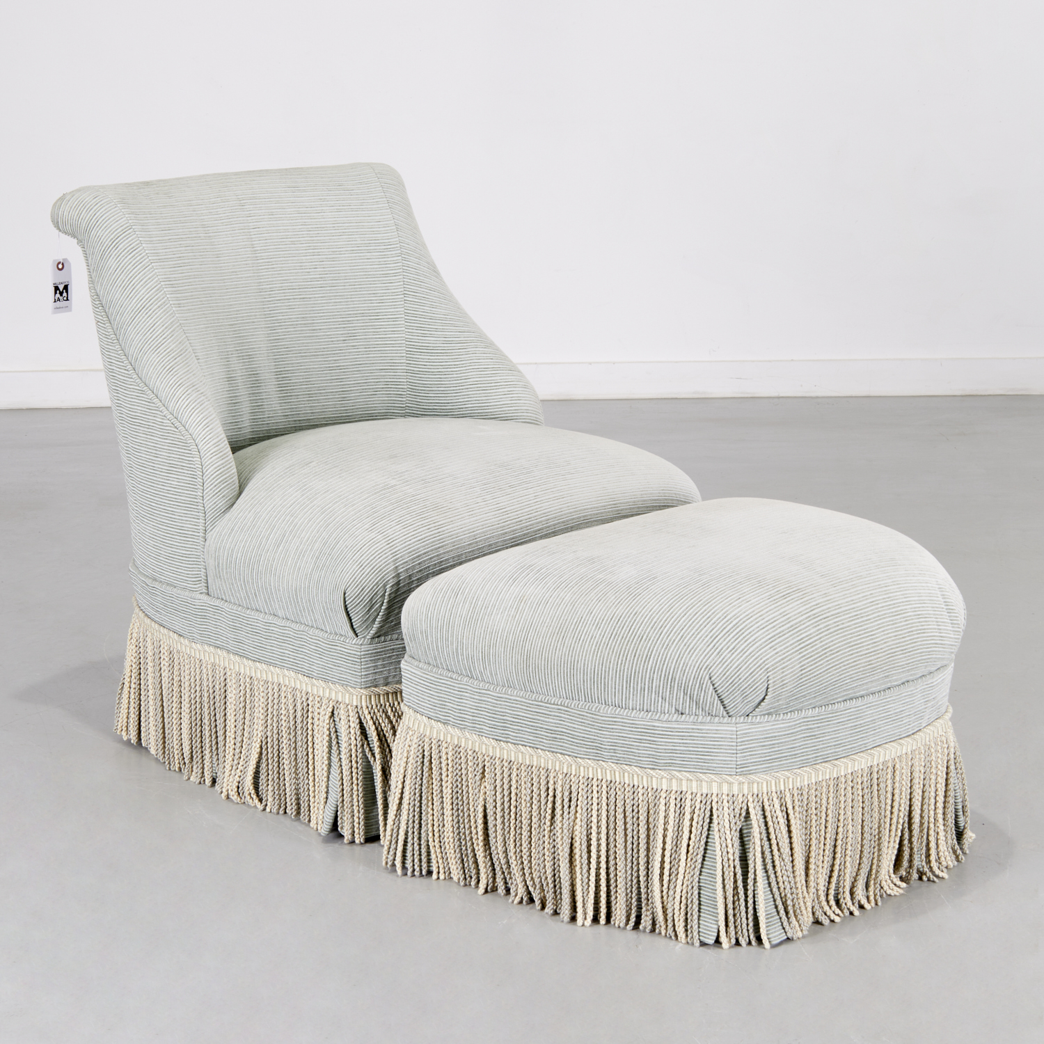 NICE CUSTOM UPHOLSTERED CLUB