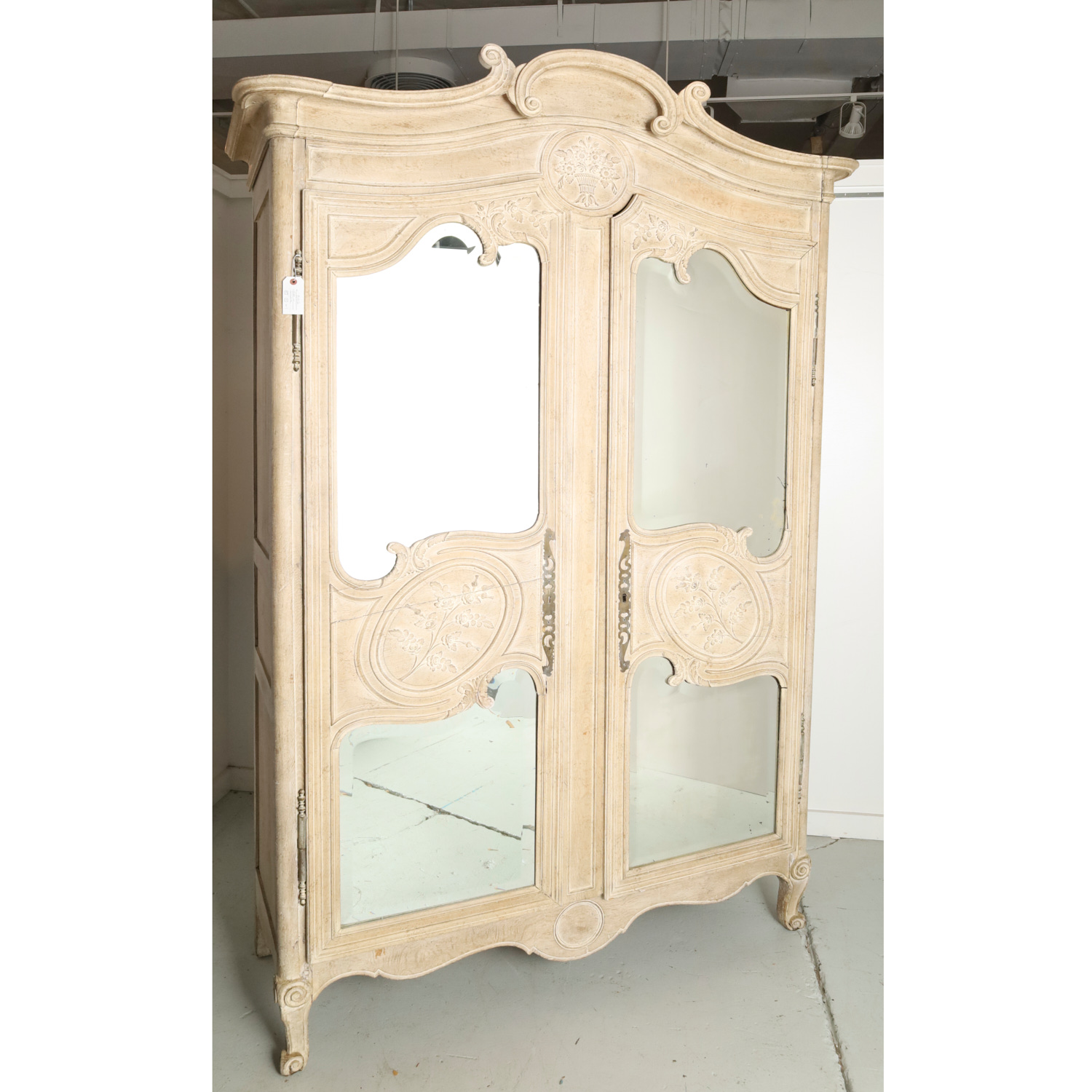 NICE FRENCH PROVINCIAL LIMED OAK