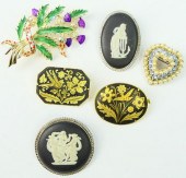 NICE LOT OF COSTUME JEWELRYTo