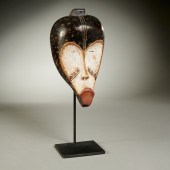 NICELY CARVED FANG STYLE NGIL