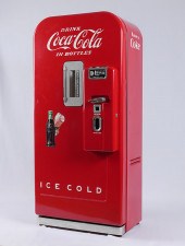 NICELY RESTORED COCA COLA VEND