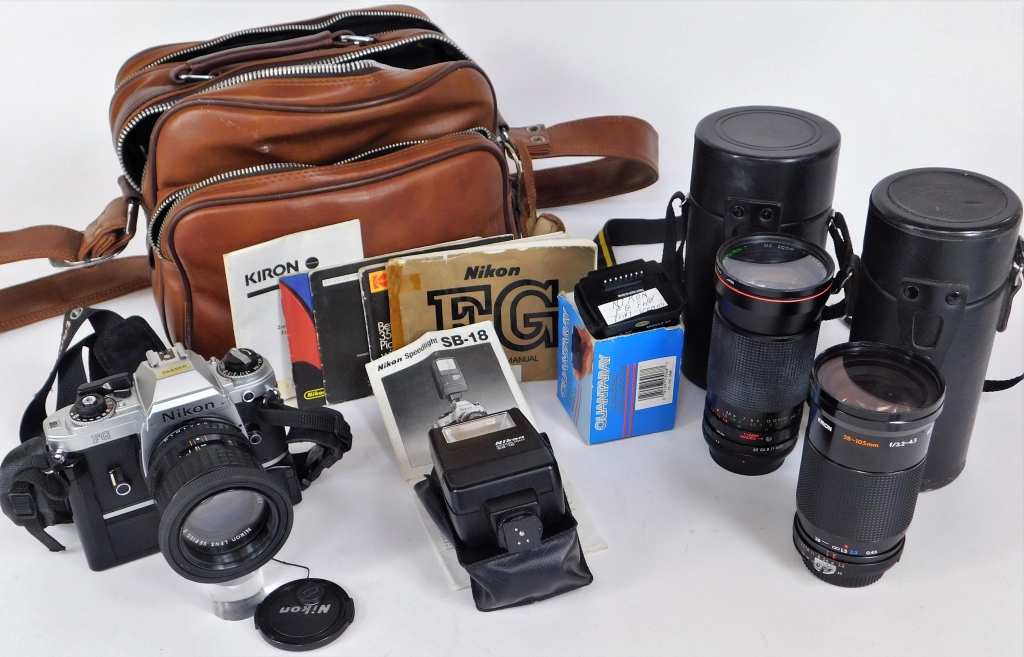 NIKON FG 35MM SLR CAMERA WITH BAG