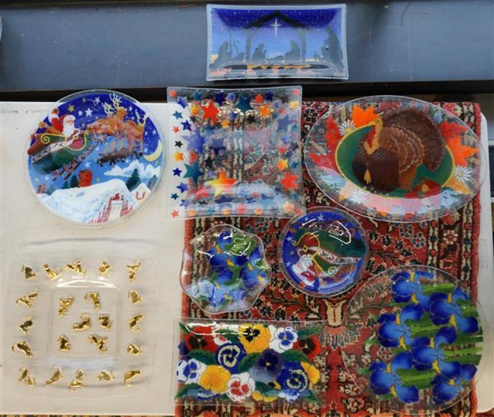 NINE ASSORTED DECORATED GLASS