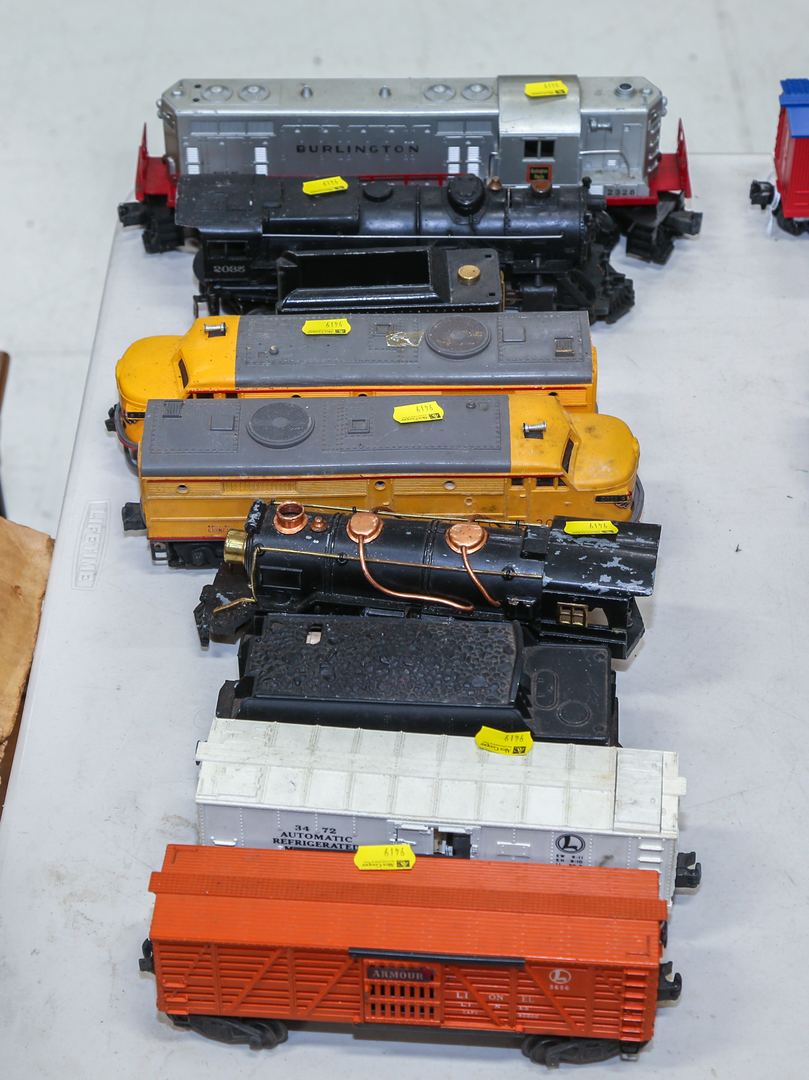 NINE LIONEL TRAIN CARS & ENGINES .