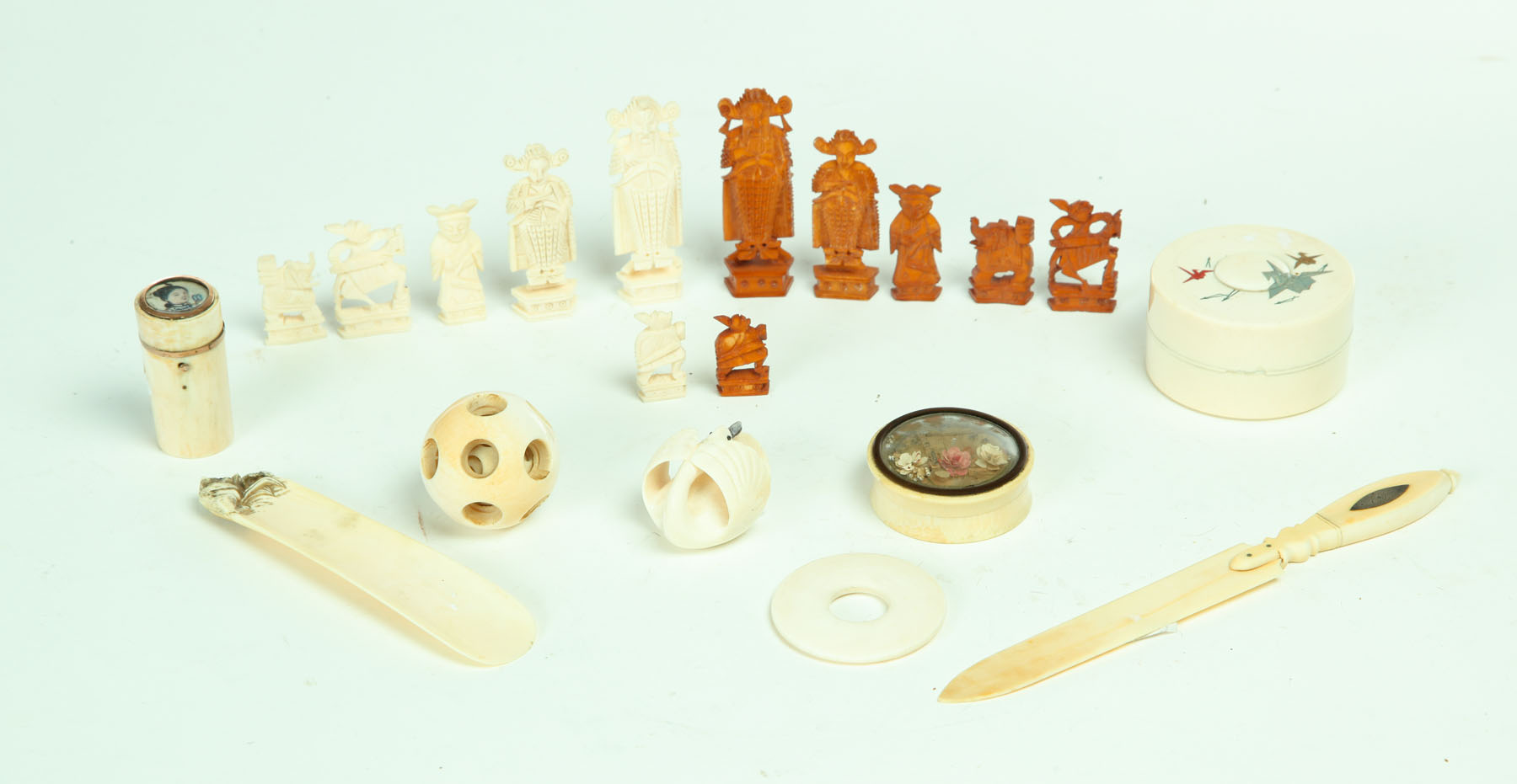 NINE PIECES INCLUDING IVORY. 