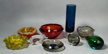 Nine pieces of art glass,