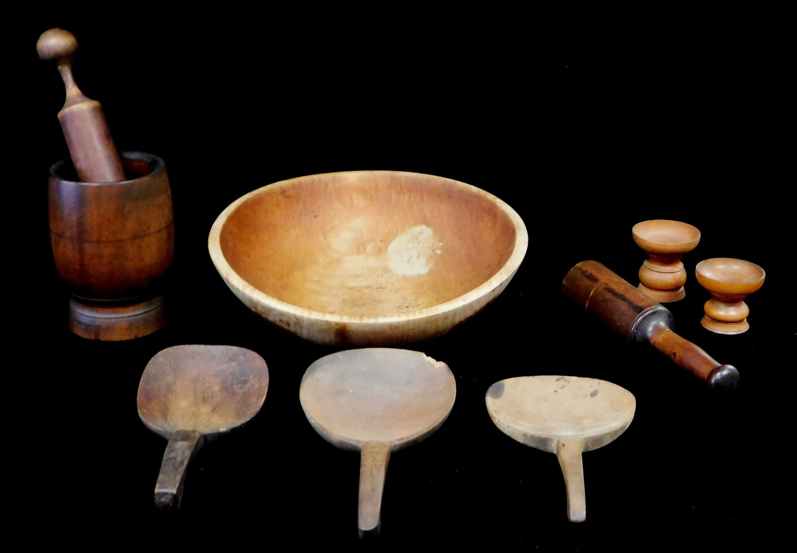 NINE PIECES OF TREENWARE,