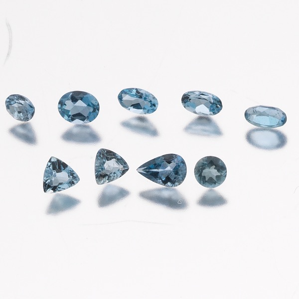 NINE UNMOUNTED 2.15 CT TOTAL