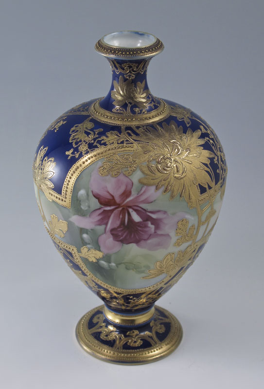 NIPPON HAND PAINTED PORCELAIN VASE: