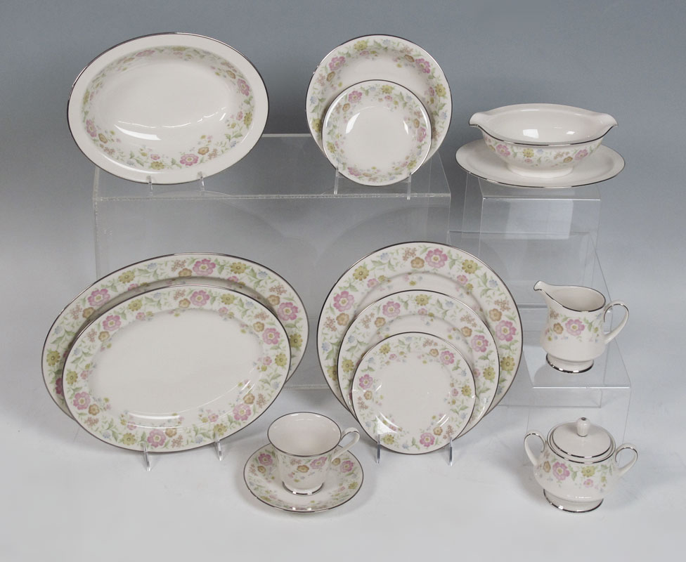 NORITAKE FINE CHINA SERVICE FOR