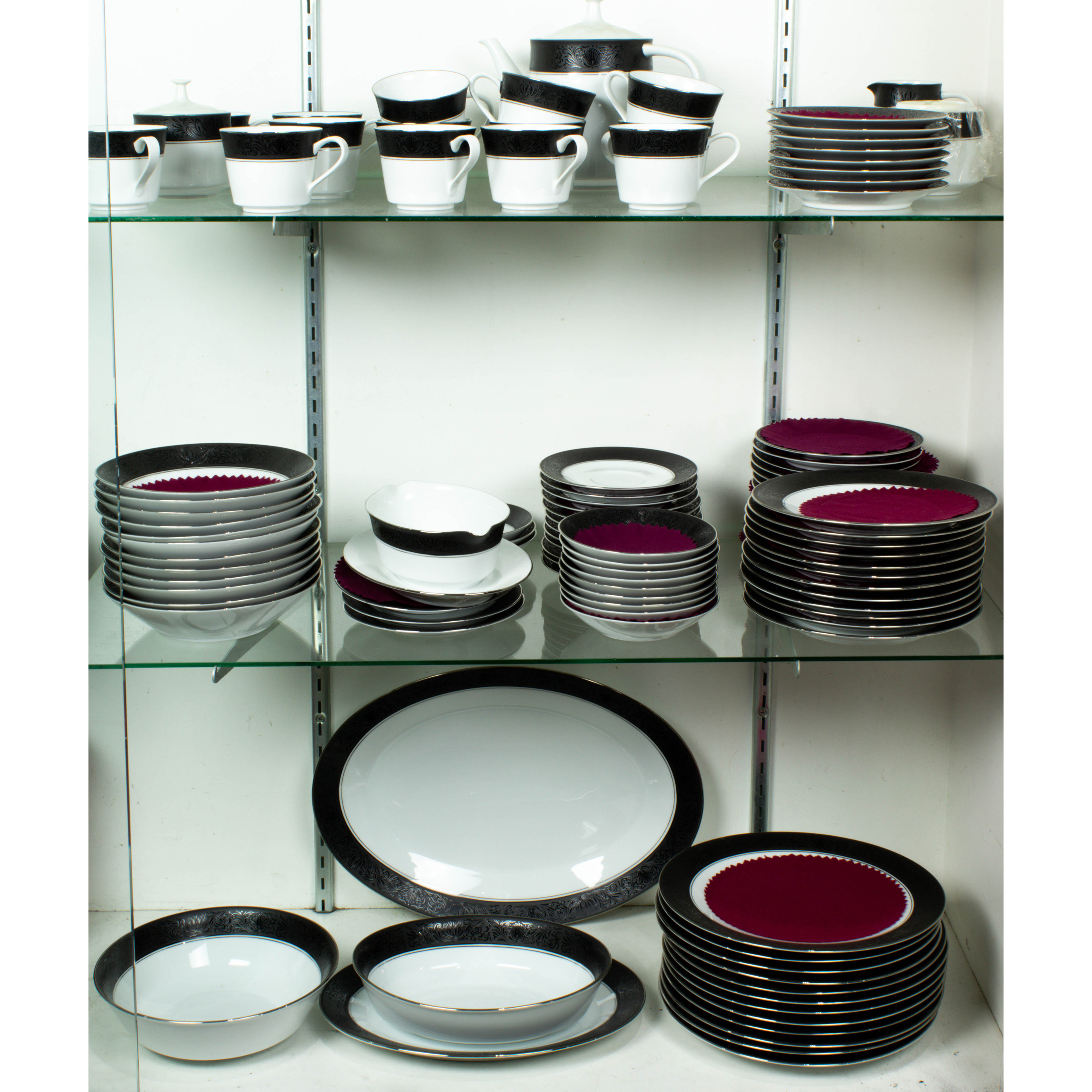 NORITAKE PORCELAIN DINNER SERVICE