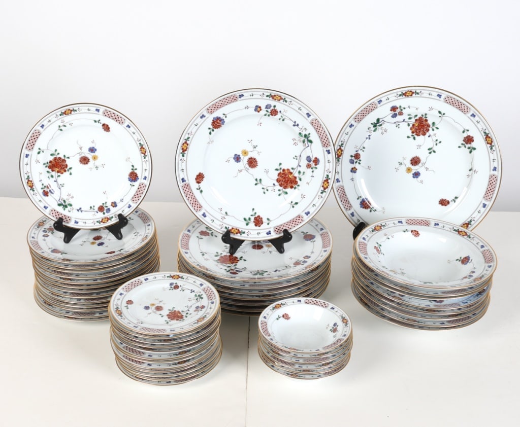 NORITAKE PORCELAIN SERVICE