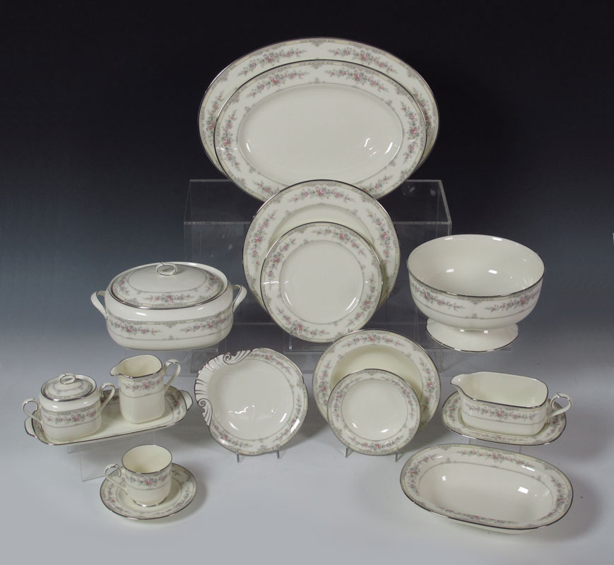 NORITAKE SHENANDOAH BONE CHINA