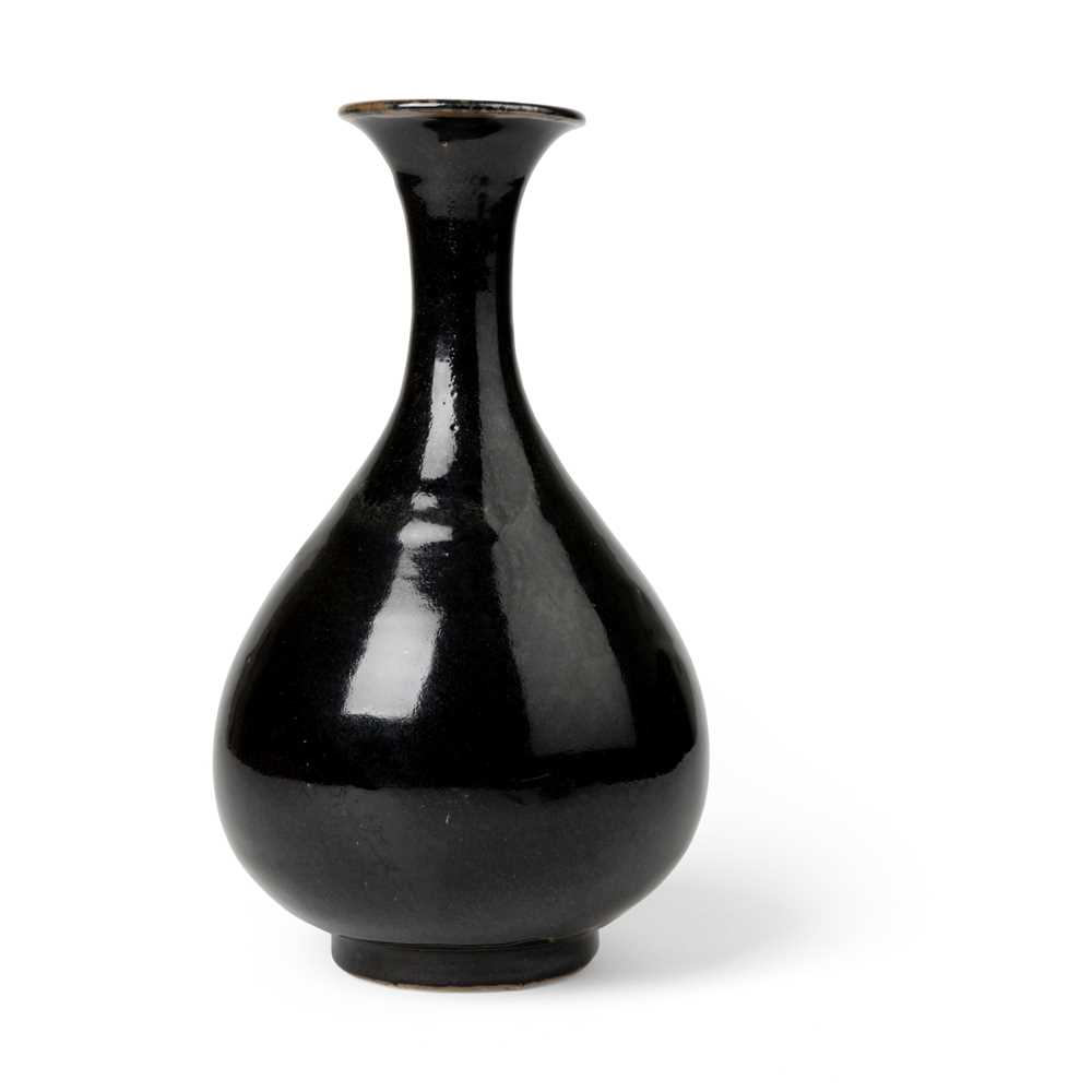 NORTHERN BLACK-GLAZED YUHUCHUN VASE