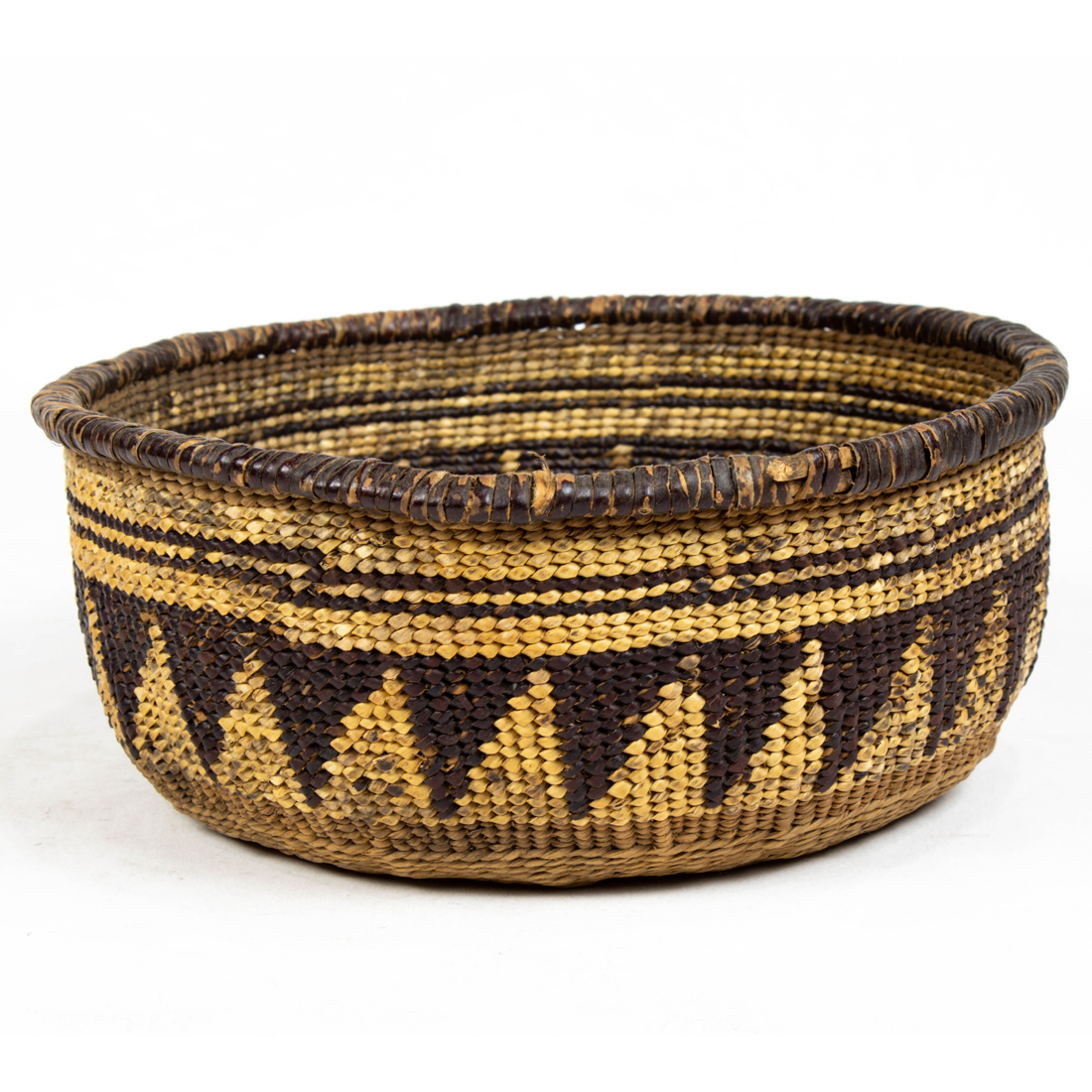 NORTHERN CA/ PITT RIVER BASKET WITH