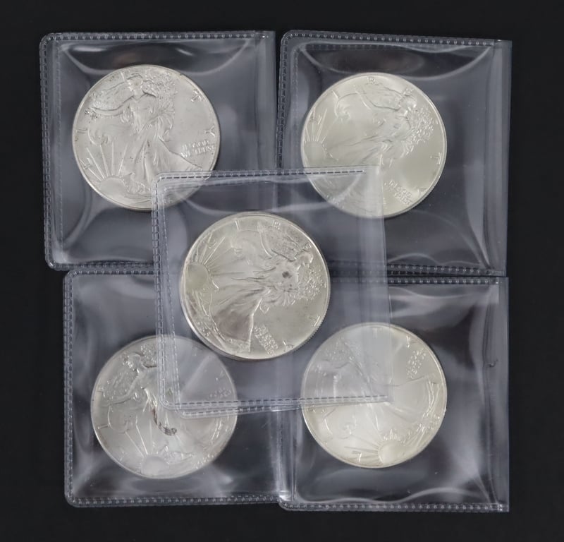 NUMISMATICS. (1) 1986 $1 SILVER