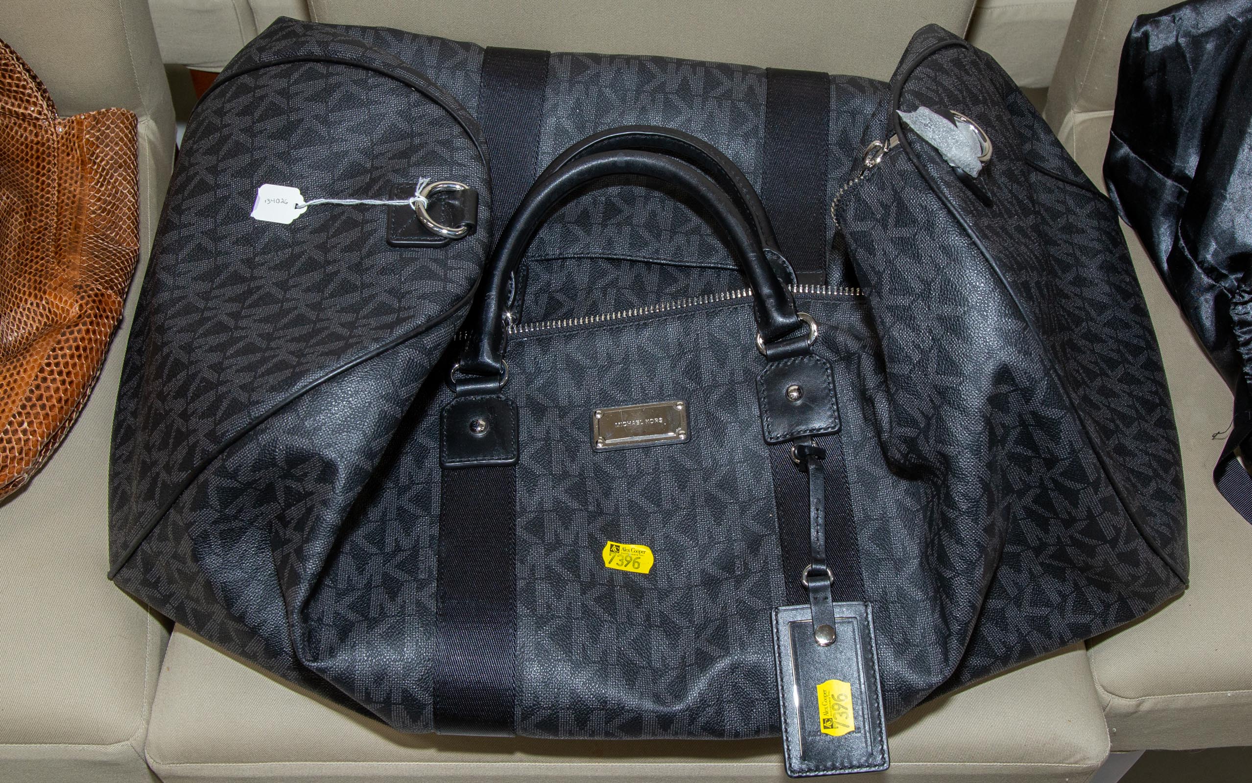 NWT MICHAEL KORS TRAVEL DUFFEL A