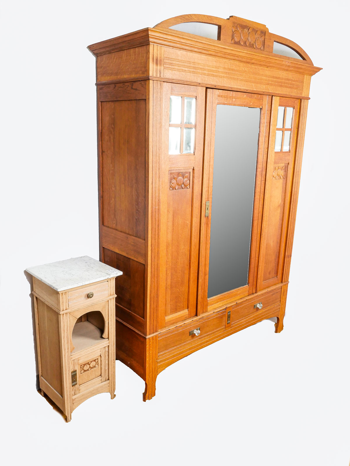 OAK ARTS & CRAFTS ARMOIRE &