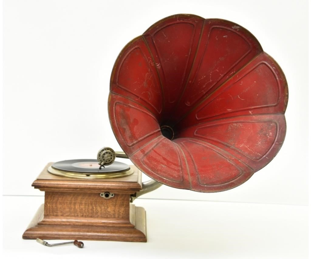 Oak cased Victrola with original