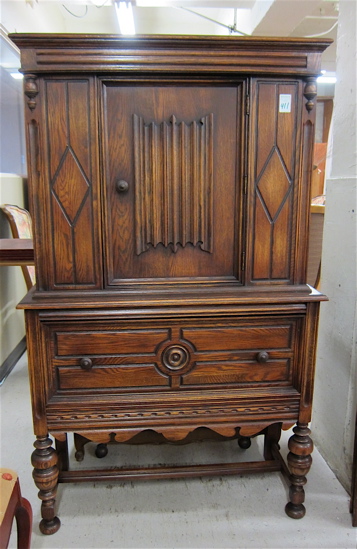 OAK CHINA CABINET Bernhardt