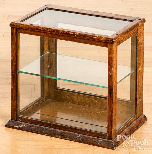 OAK COUNTERTOP SHOWCASE, EARLY 20TH