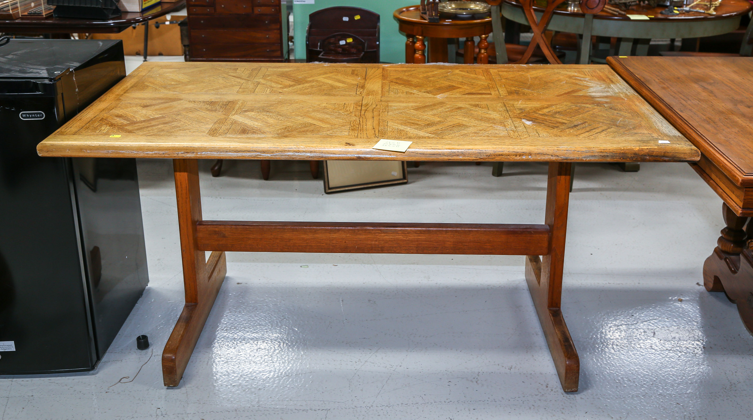 OAK DINETTE PEDESTAL TABLE 29 in.