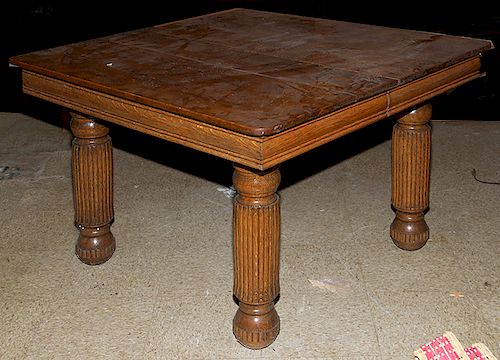 OAK DINING TABLE WITH