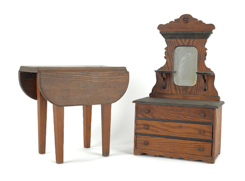 Oak doll's dresser early 20th c.