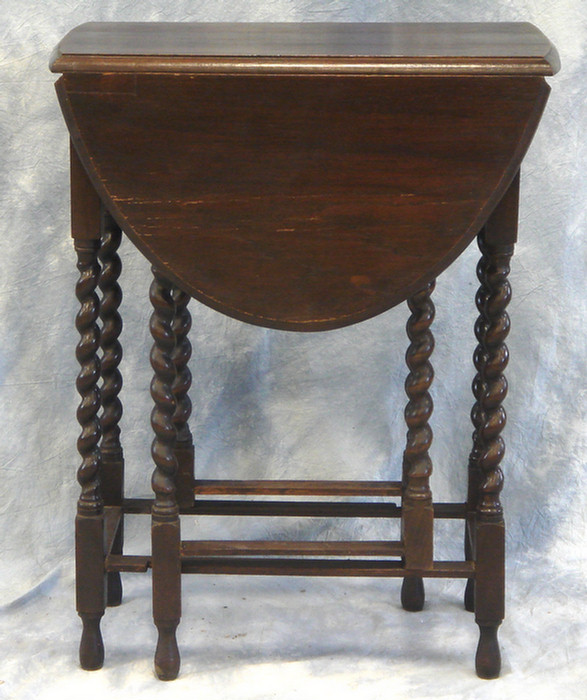Oak gateleg table with barley twist
