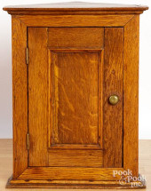 OAK HANGING CORNER CUPBOARD<br