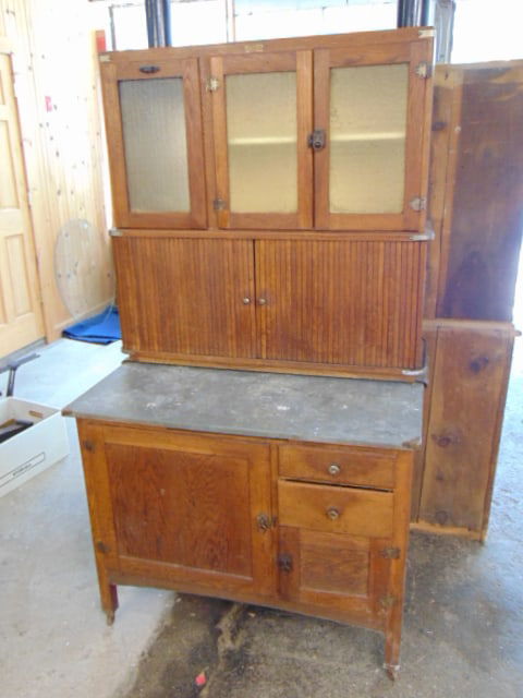 OAK HOOSIER STYLE CABINET WITH