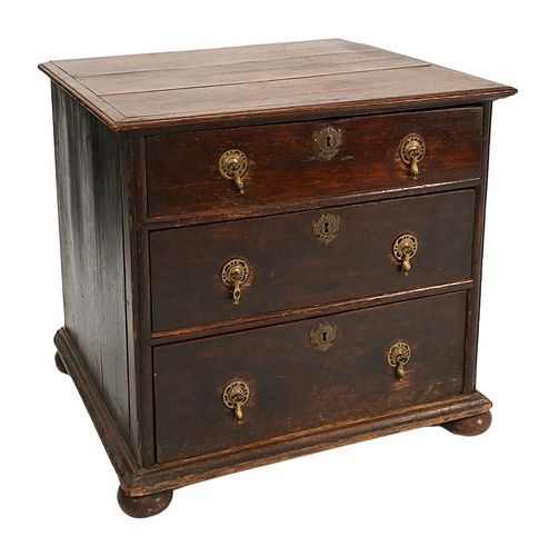 OAK JACOBEAN CHEST, HAVING MOLDED