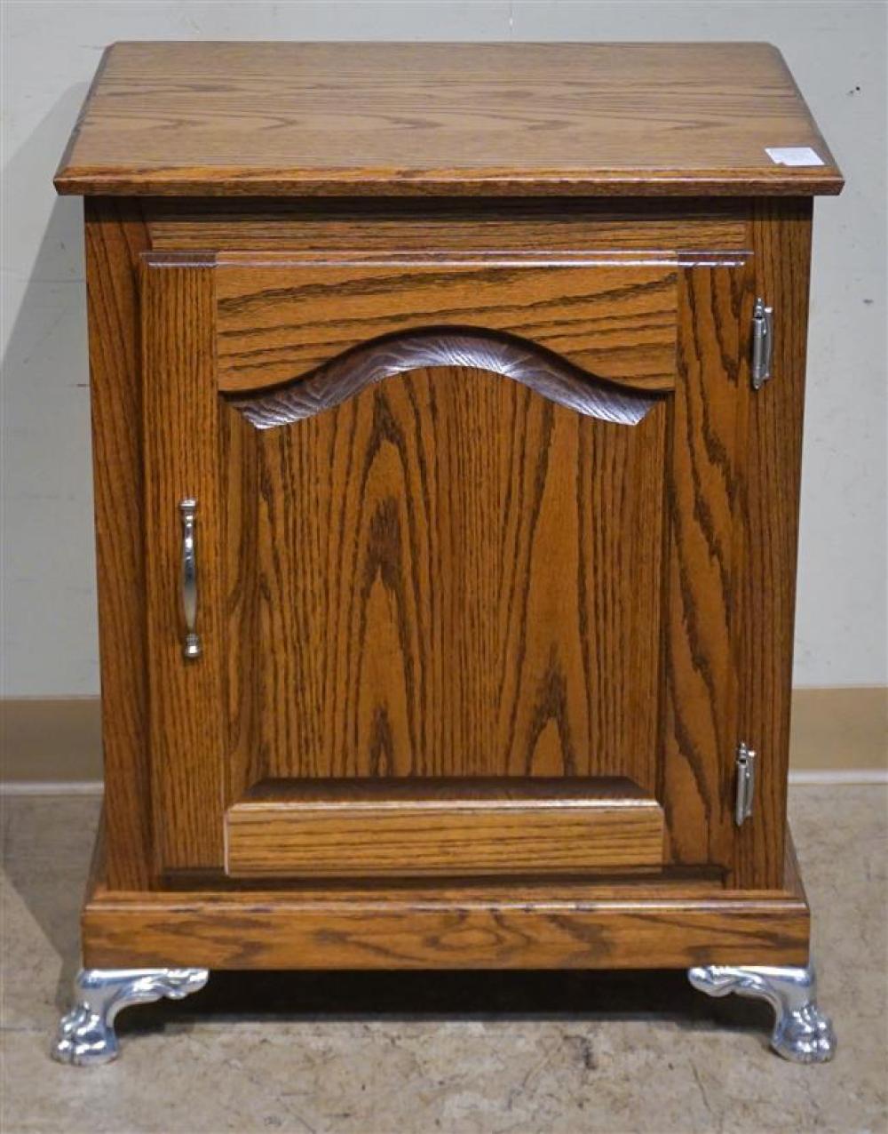 OAK SINGLE-DOOR CABINET, H: 29