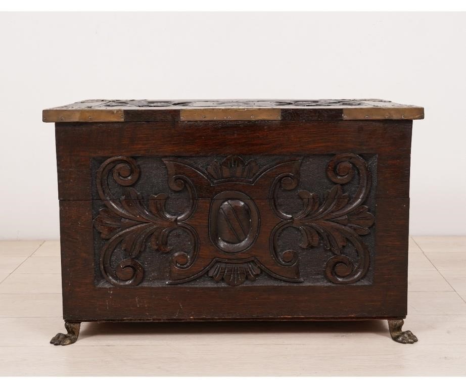 Oak wood box with leafy scroll