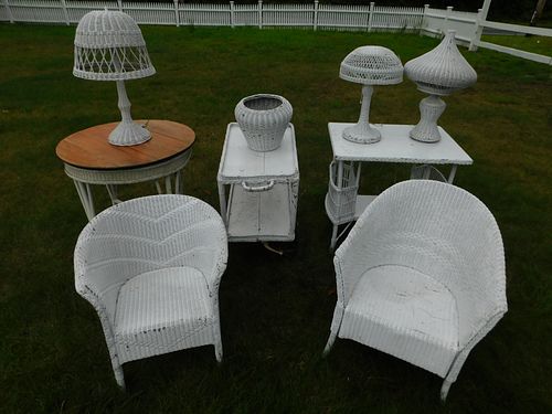 OLD WICKER FURNITURE & LAMPSLot 9