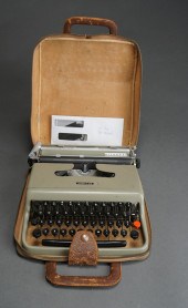 OLIVETTI 'LETTERA 22' TYPEWRIT