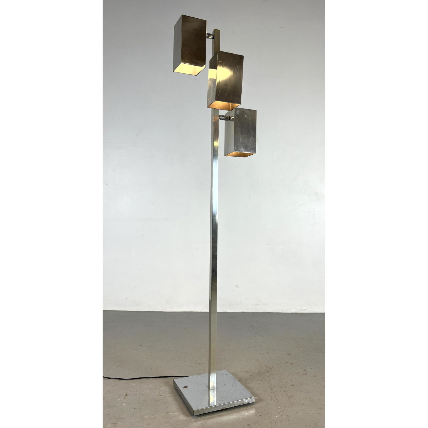 OMI by KOCH and LOWY Chrome Floor