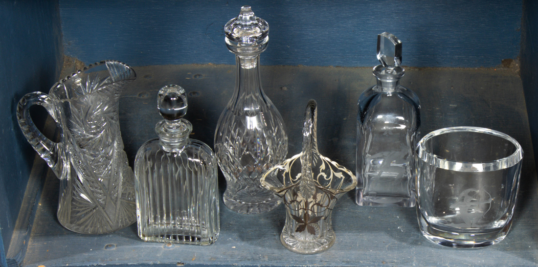 ONE BIN OF GLASS TABLE ARTICLES