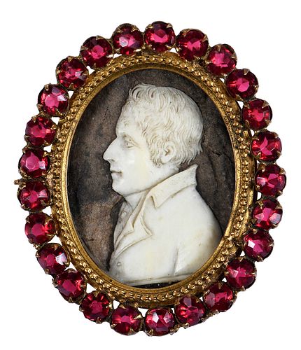ONE CARVED MINIATURE BROOCH WITH