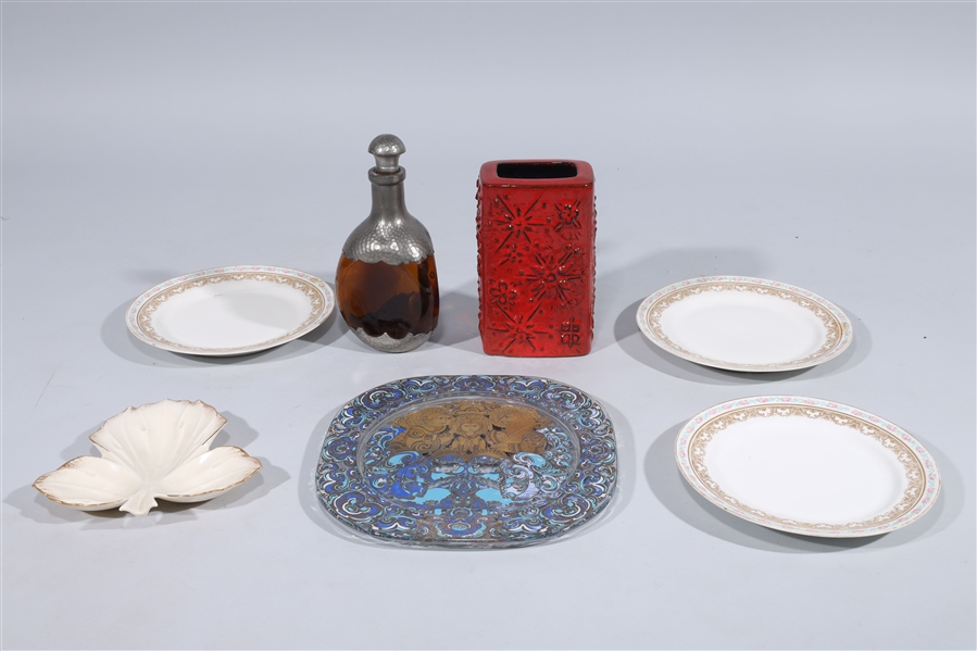 One leaf-shaped enameled