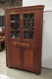 ONE PIECE CORNER CUPBOARD. Che