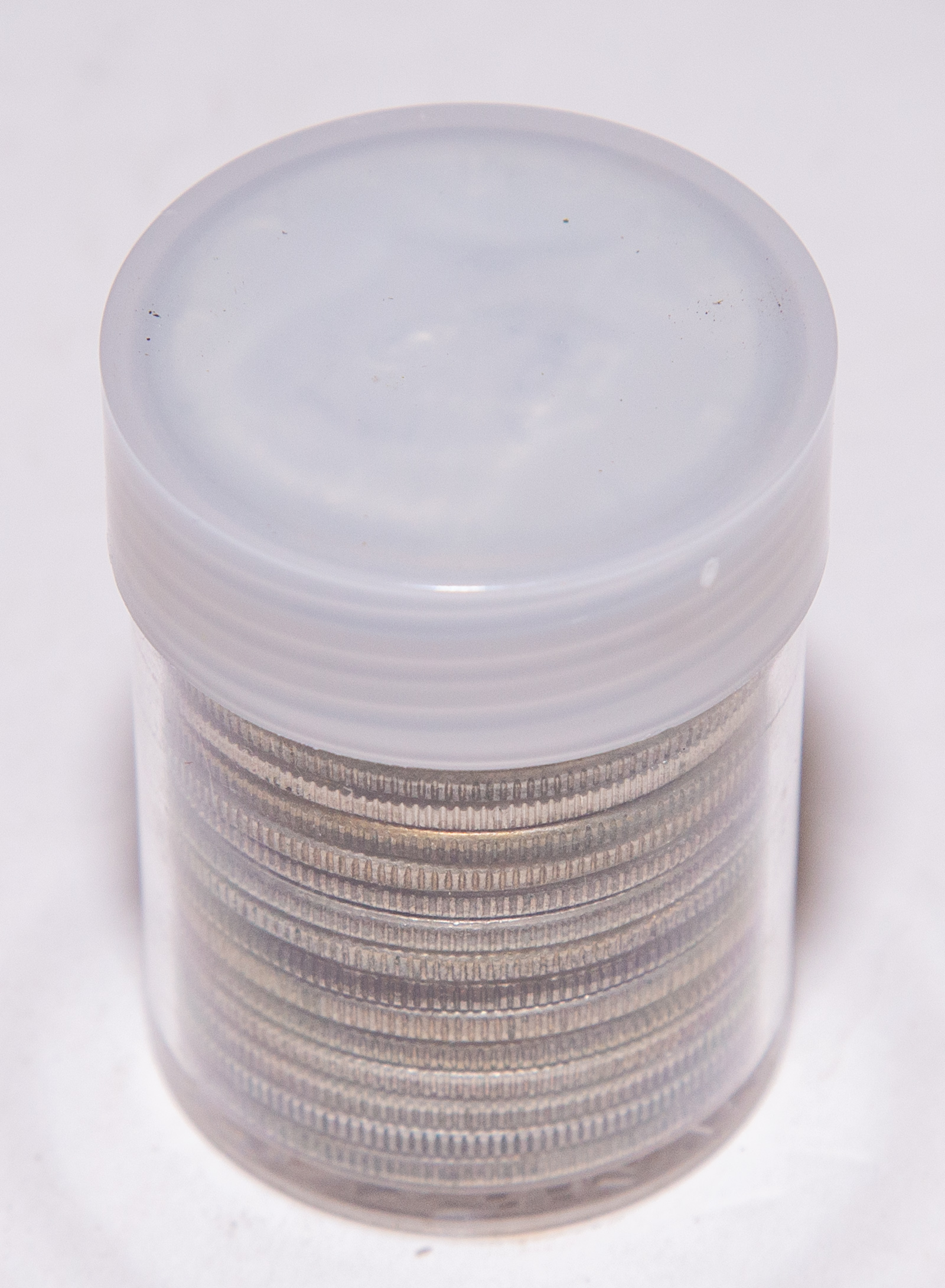 ONE ROLL OF 40% JFK HALVES Looks