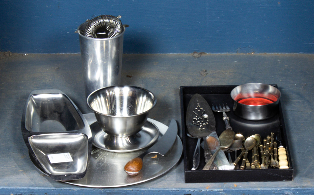 ONE SHELF OF ASSOCIATED TABLE