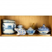 ONE SHELF OF BLUE AND WHITE CE