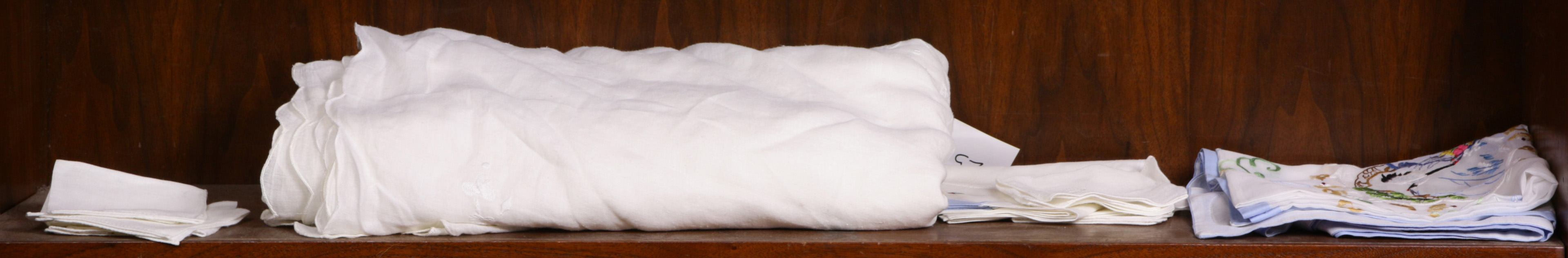 ONE SHELF OF LINEN NAPKINS AND A