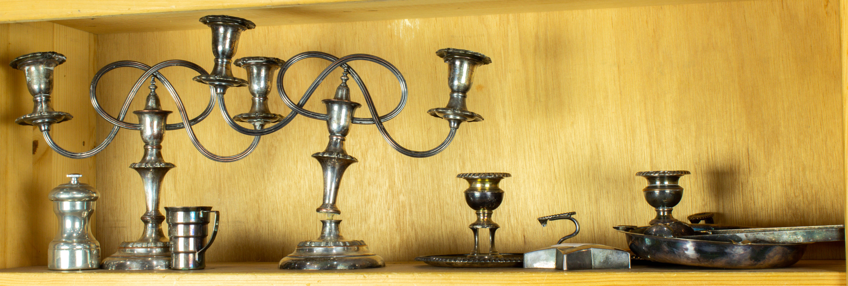 ONE SHELF OF MOSTLY SILVER PLATE